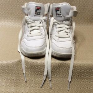 WHITE FILA SHOES SIZE 7-1/2